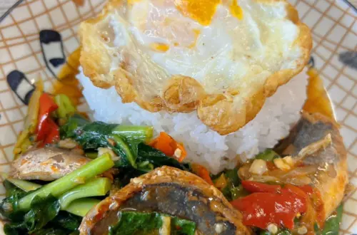 ผัดคะน้าปลากระป๋อง