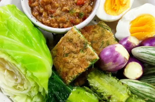 น้ำพริกกะปิ ผักลวก ผัดสด ไข่ชะอม