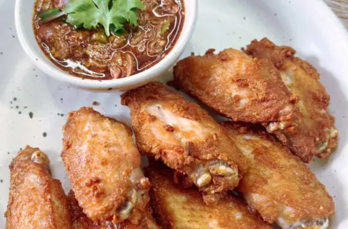 ปีกไก่ทอด น้ำจิ้มแจ่ว
