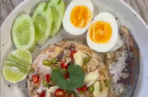 ข้าวคลุกปลาทูพริกป่น