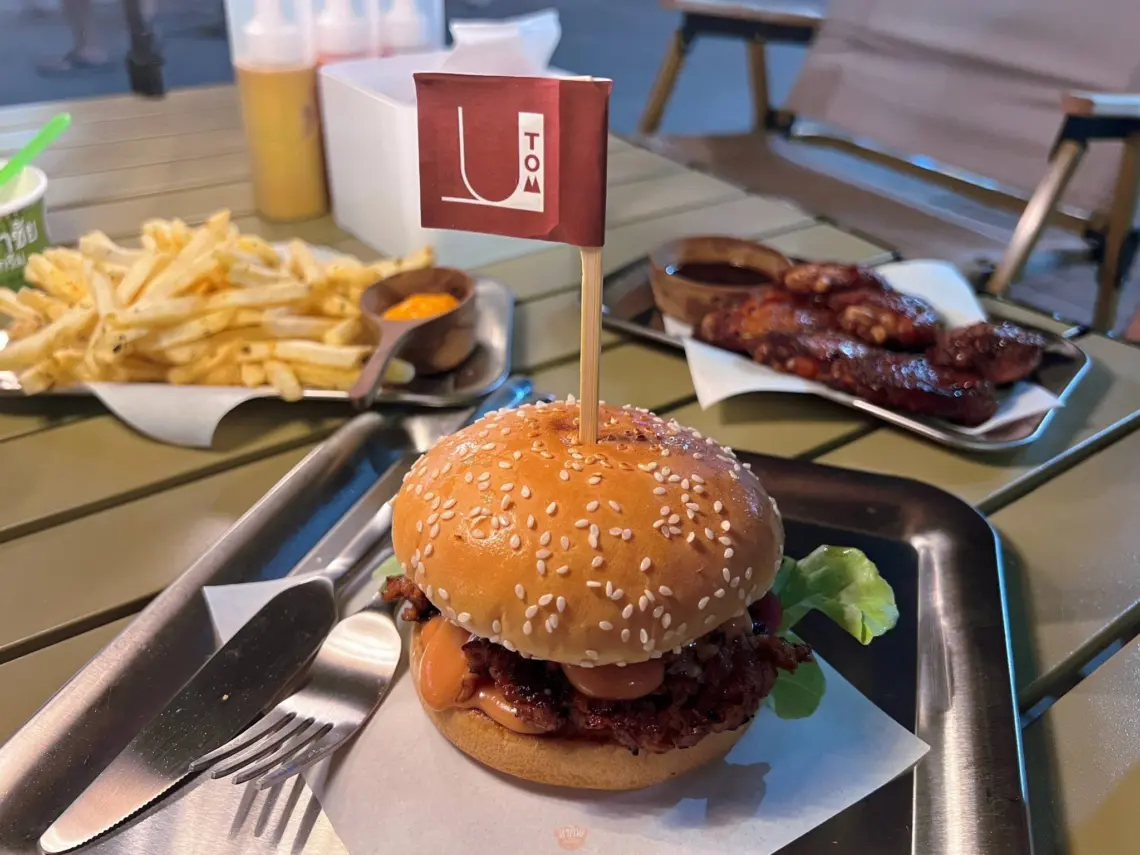 U.TOM Burger เบอร์เกอร์โฮมเมดฟิลแคมป์