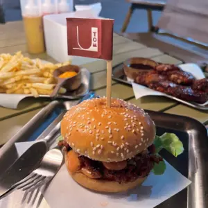 U.TOM Burger เบอร์เกอร์โฮมเมดฟิลแคมป์