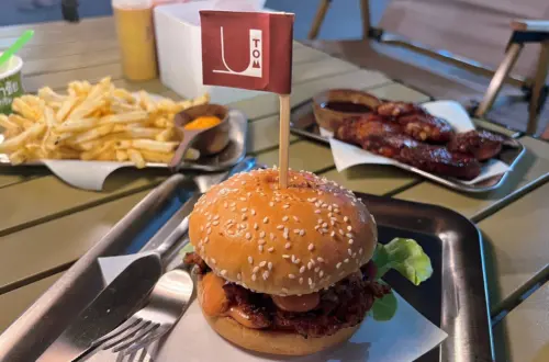 U.TOM Burger เบอร์เกอร์โฮมเมดฟิลแคมป์