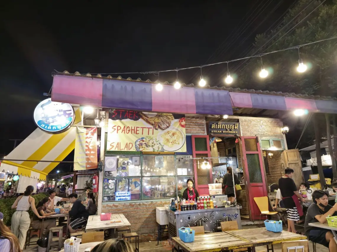 "สเต็กบุญมี" ตลาดนัดรถไฟศรีนครินทร์